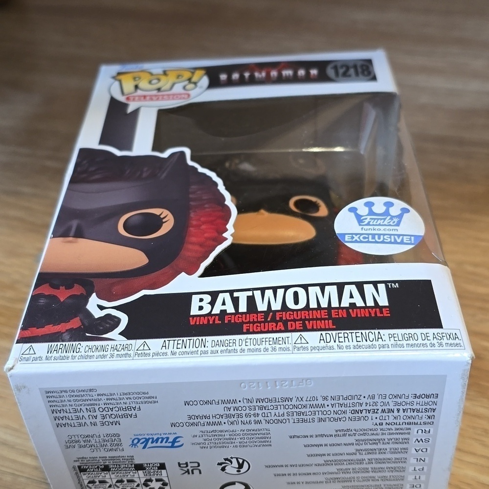 Funko POP! Television - DC Super Heroes Funko Shop Exclusive #1218 Batwoman - Picture 8 of 9